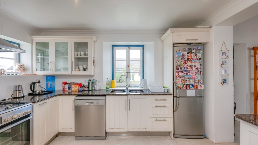 4 Bedroom Property for Sale in Struisbaai Western Cape